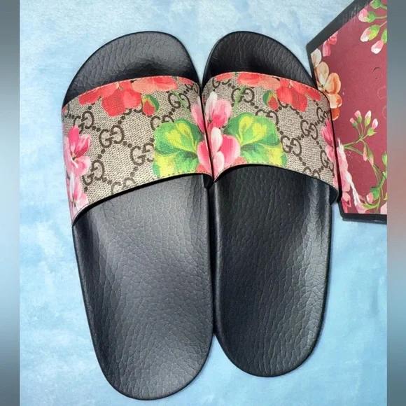 *Pretty* Gucci Bloom Slides | Size 34 (4W) - Picture 2 of 3